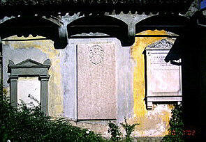Grab 38 bis 37 entlang der ostseitigen Friedhofmauer