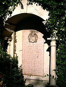 Grab 66 entlang der nordseitigen Friedhofmauer