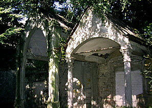 Grab 69 entlang der nordseitigen Friedhofmauer